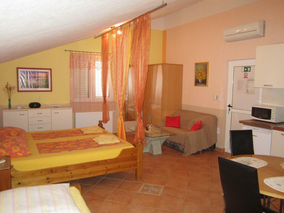Apartments Villa Bella Vista Hvar ฮวาร์ ภายนอก รูปภาพ